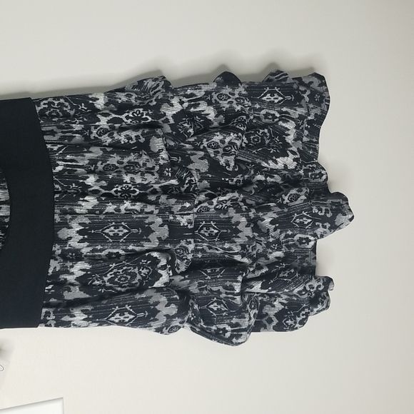 SPEACHLESS Cap sleeve Ruffled dress with patent leather wide belt NWT - Picture 8 of 8